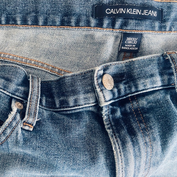 Calvin Klein CKJ 056 athletic taper fit Distressed Jeans 38 x 32 - Picture 2 of 5